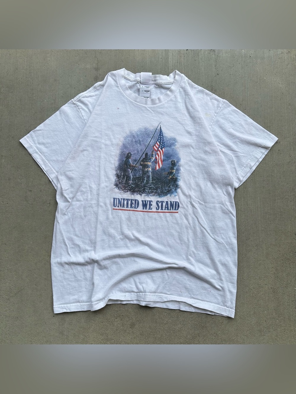 Vintage 911 United We Stand Memorial Firefighter Hero USA Flag T-Shirt Sz Large